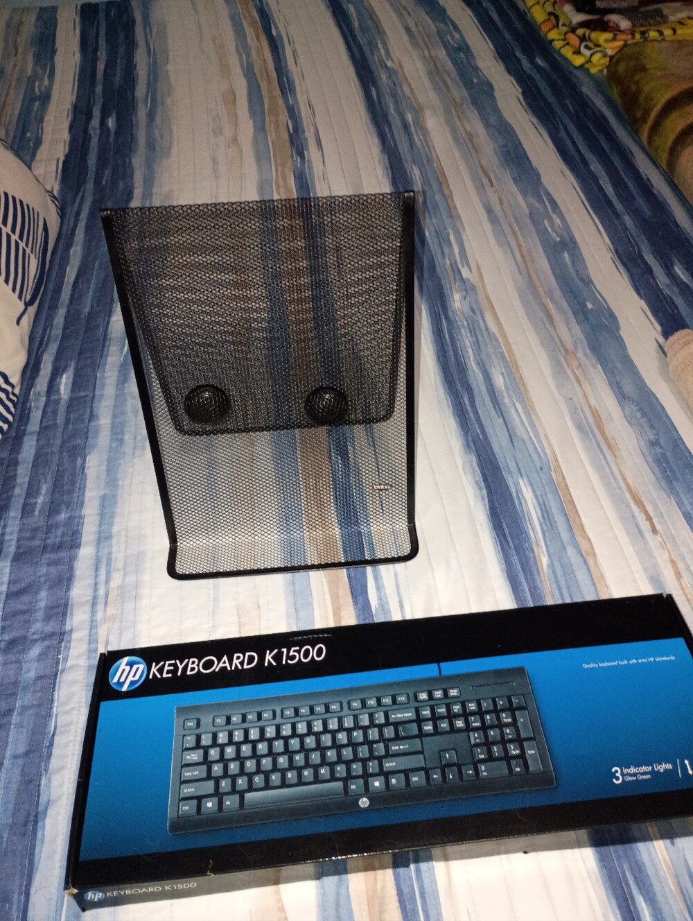 HP Black Keyboard in Blue Retail Box & document holder with 2 magnets